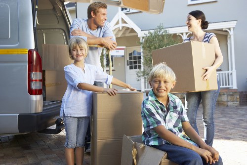 Residential and commercial moving truck service around Kensington
